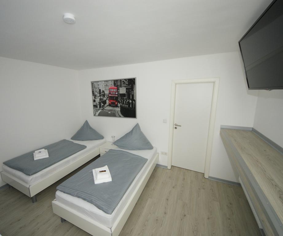 Hotel Am Rosenplatz,24 Stunden Check In, Kostenfreie Parkplaetze Brechtorf Rum bild