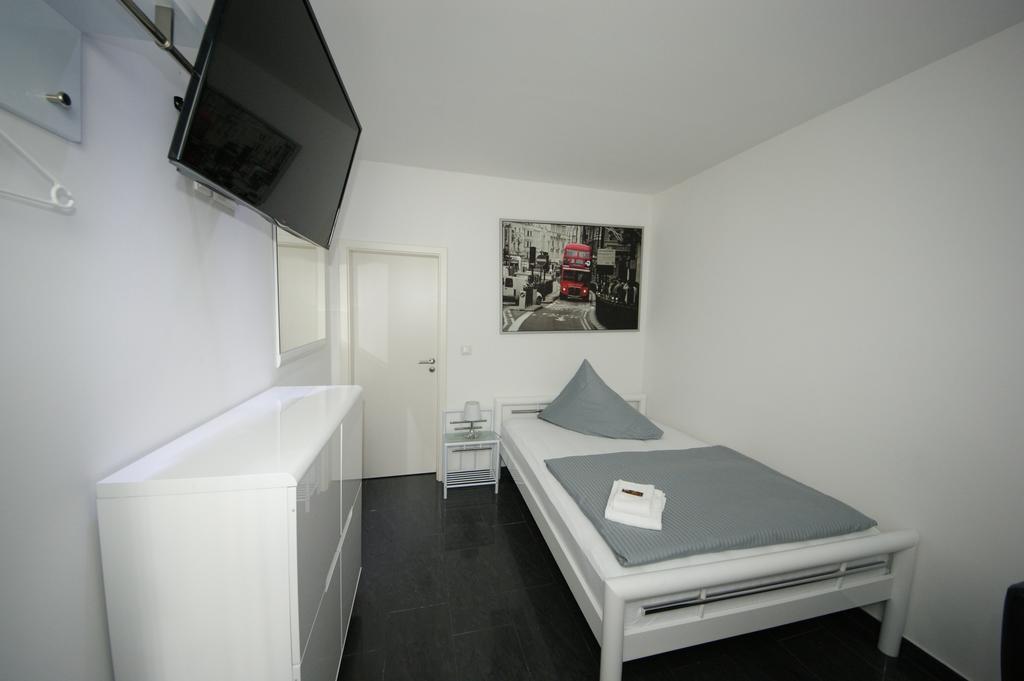 Hotel Am Rosenplatz,24 Stunden Check In, Kostenfreie Parkplaetze Brechtorf Rum bild
