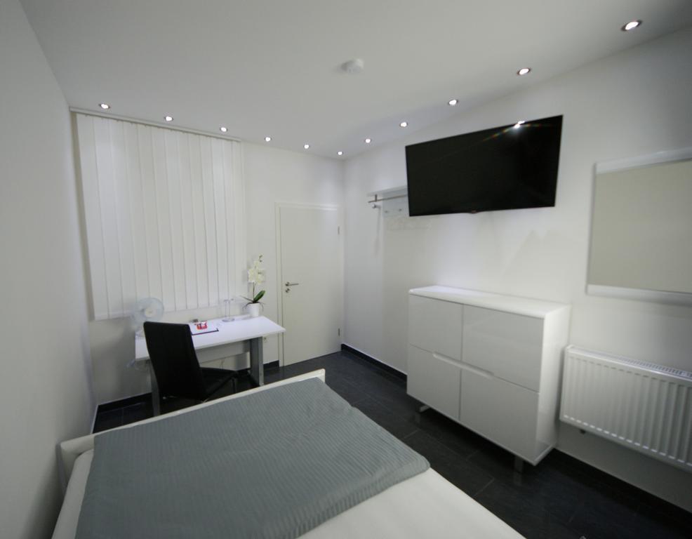 Hotel Am Rosenplatz,24 Stunden Check In, Kostenfreie Parkplaetze Brechtorf Rum bild