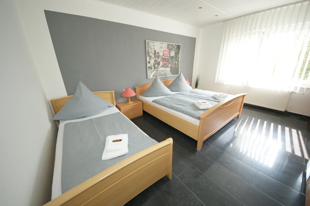 Hotel Am Rosenplatz,24 Stunden Check In, Kostenfreie Parkplaetze Brechtorf Exteriör bild
