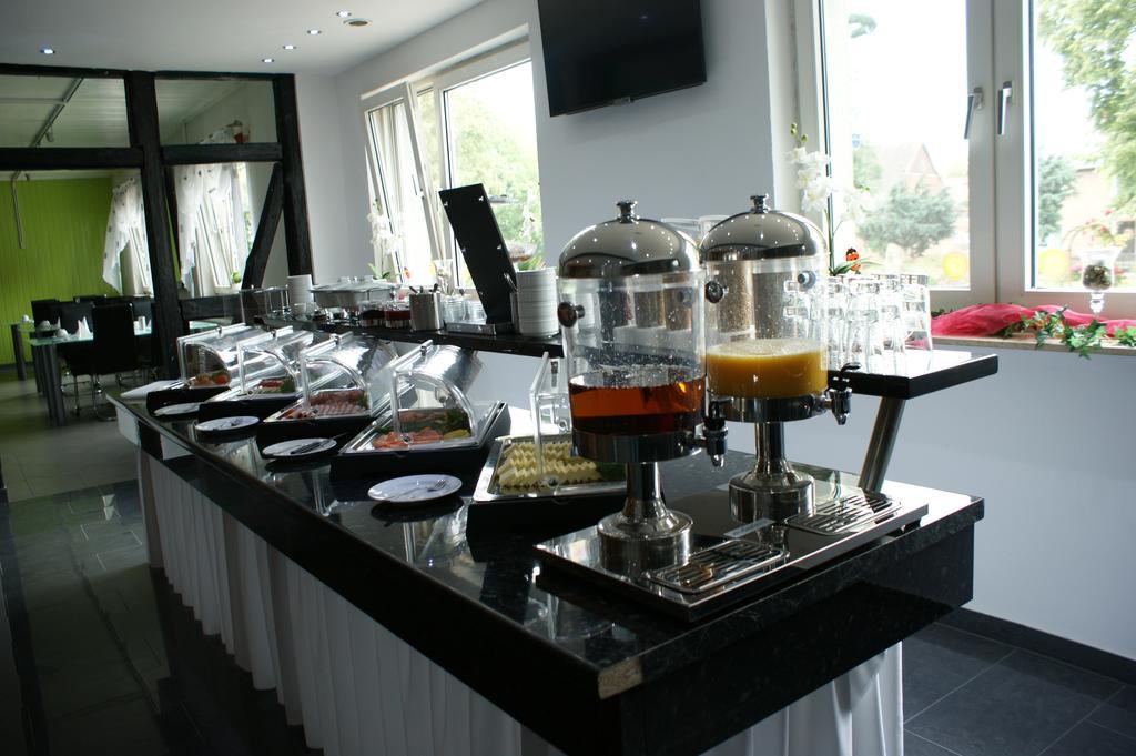 Hotel Am Rosenplatz,24 Stunden Check In, Kostenfreie Parkplaetze Brechtorf Rum bild